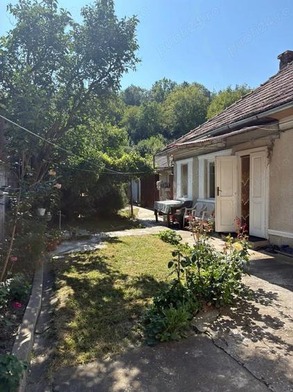 Casă cu 4 camere cu Teren 450 Mp în Central