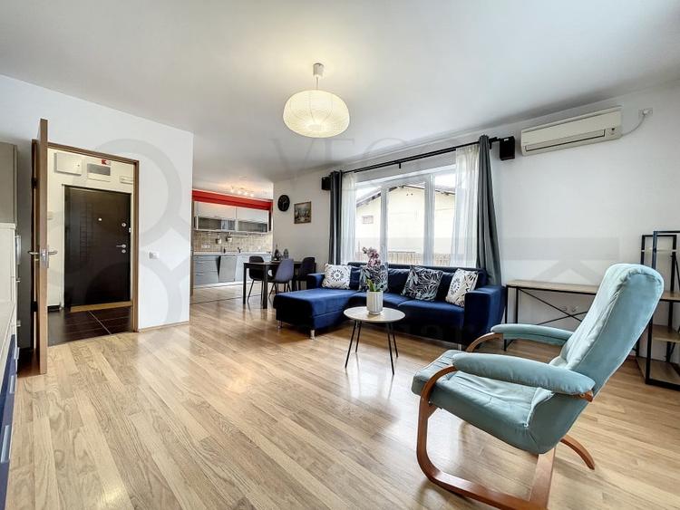 Apartament cu 2 camere semidecomandat, mobilat în Bună Ziua