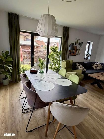 Casă cu 5 camere cu Teren 225 Mp în Florești