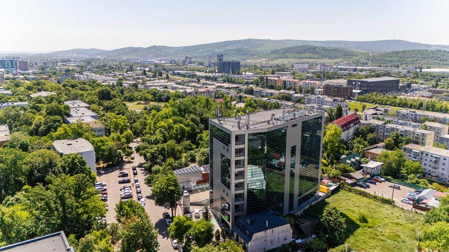 Birou, de 6,358 mp, în Tătărași
