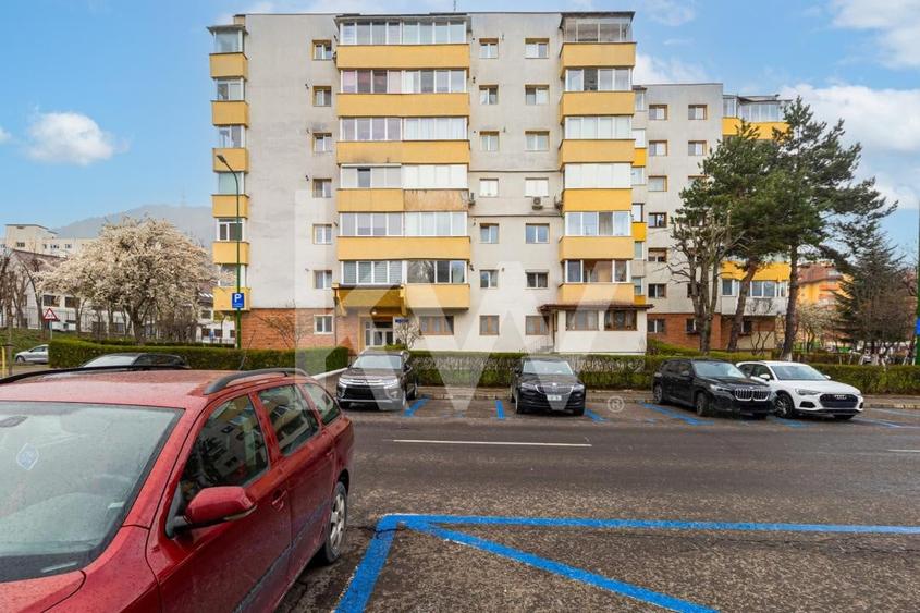 Apartament cu 4 camere decomandat în Răcădău