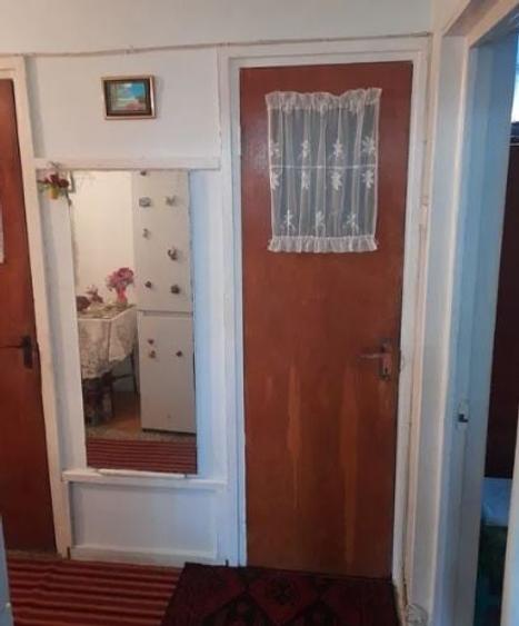 Apartament cu 3 camere decomandat, mobilat în Titan
