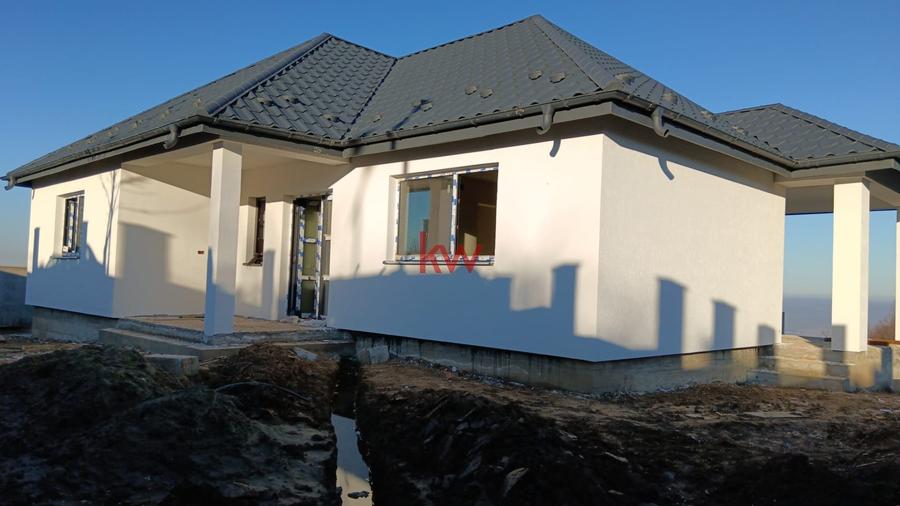 Casă individuală cu 4 camere cu Teren 500 Mp în Bucium