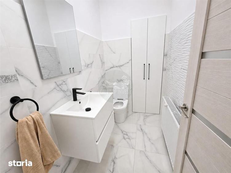 Casă cu 4 camere cu Teren 300 Mp în Central