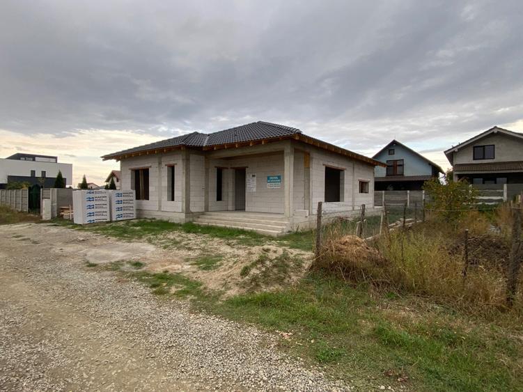 Casă cu 3 camere în Micești