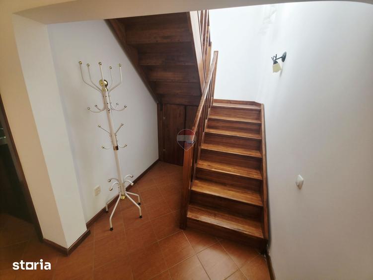 Casă cu 5 camere cu Teren 1779 Mp în Dumbrava