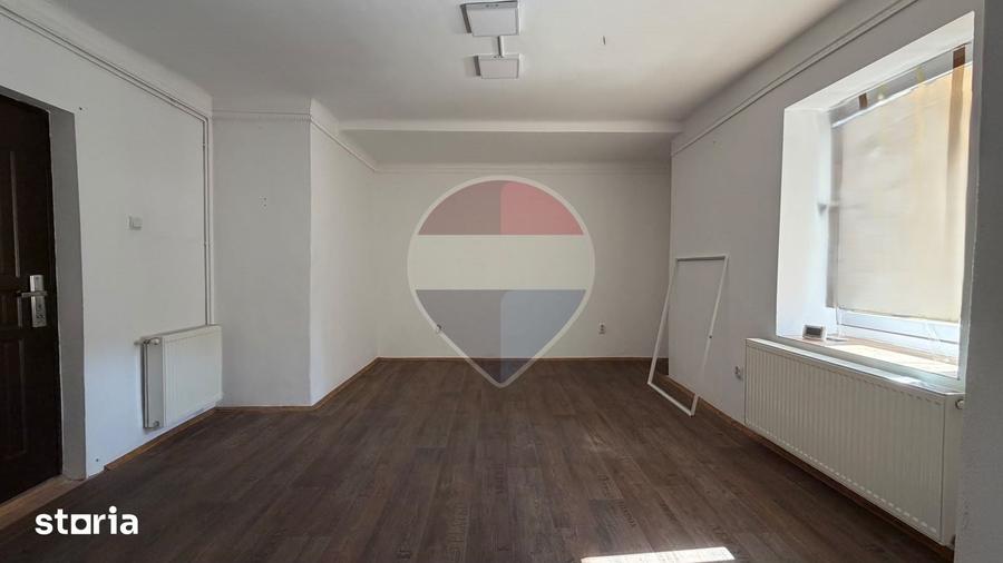Spa?iu pentru birouri in Pia?a Sfatului | 65 mp | Etaj 1 - 7