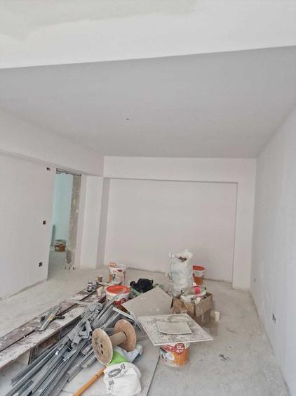 Proprietar , vand apartament 3 camere decomandat - 2