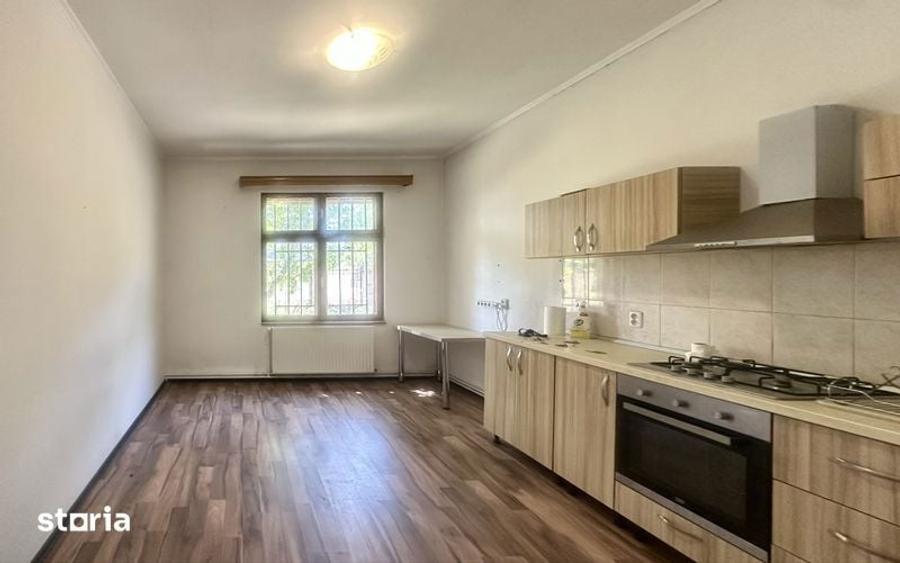 Casă cu 4 camere cu Teren 200 Mp în Ștefăneștii de Jos