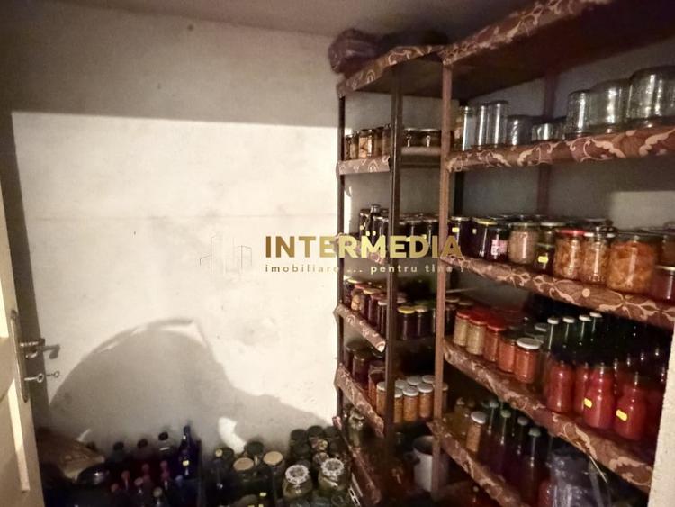 Casă individuală cu 10 camere cu Teren 4100 Mp în Vințu de Jos