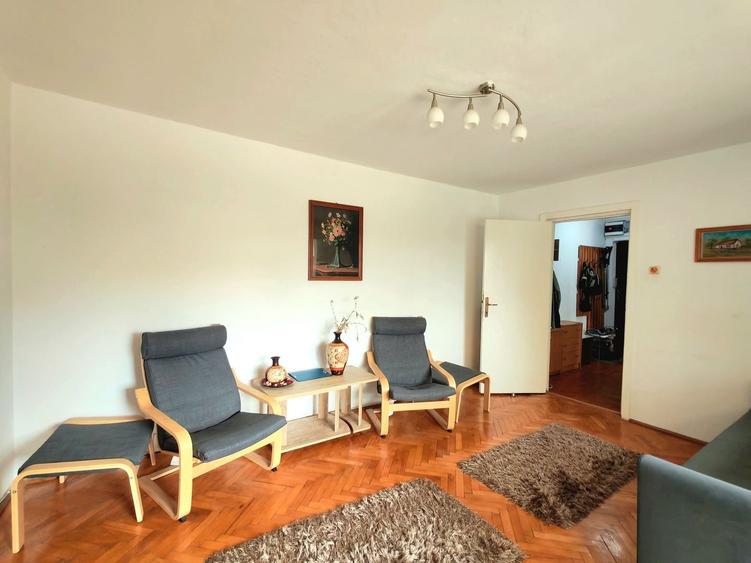 Apartament cu 3 camere semidecomandat, mobilat în Complex Studențesc — fotografia 2