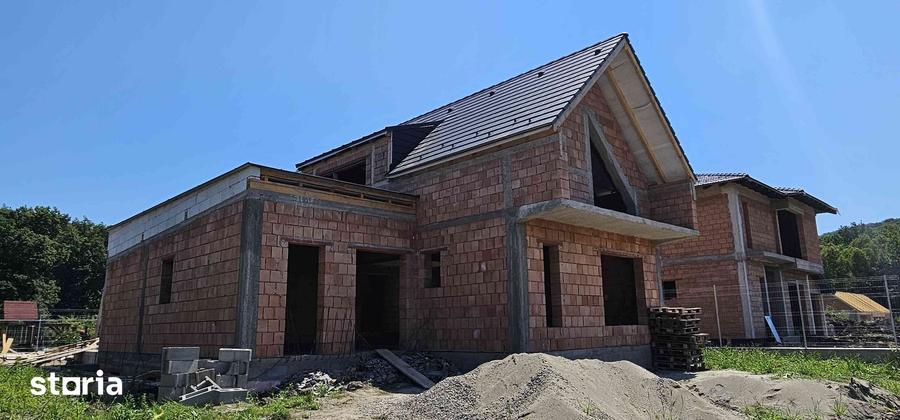 Casă cu 3 camere cu Teren 566 Mp în Corunca