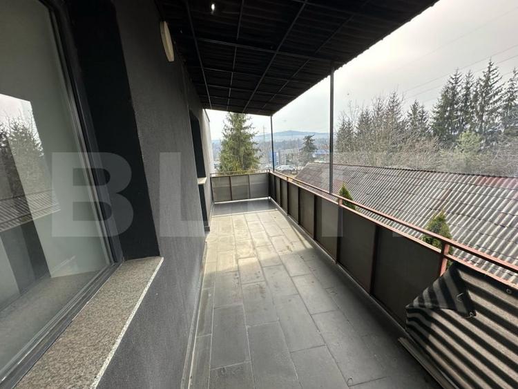 Apartament cu 3 camere semidecomandat, mobilat în Viișoara
