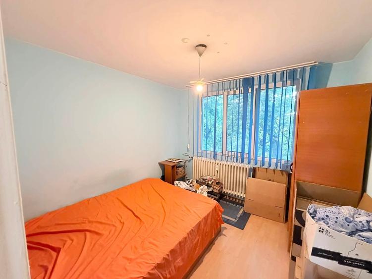 Apartament cu 3 camere decomandat în Drumul Taberei