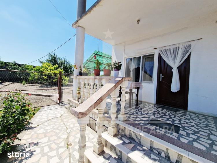 Casă cu 6 camere cu Teren 2457 Mp în Șona