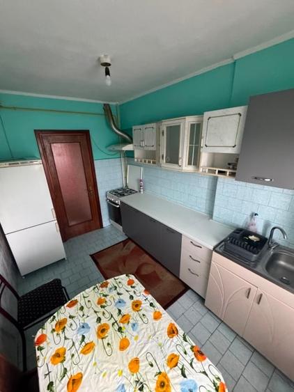 Apartament cu 3 camere decomandat, mobilat în Gară