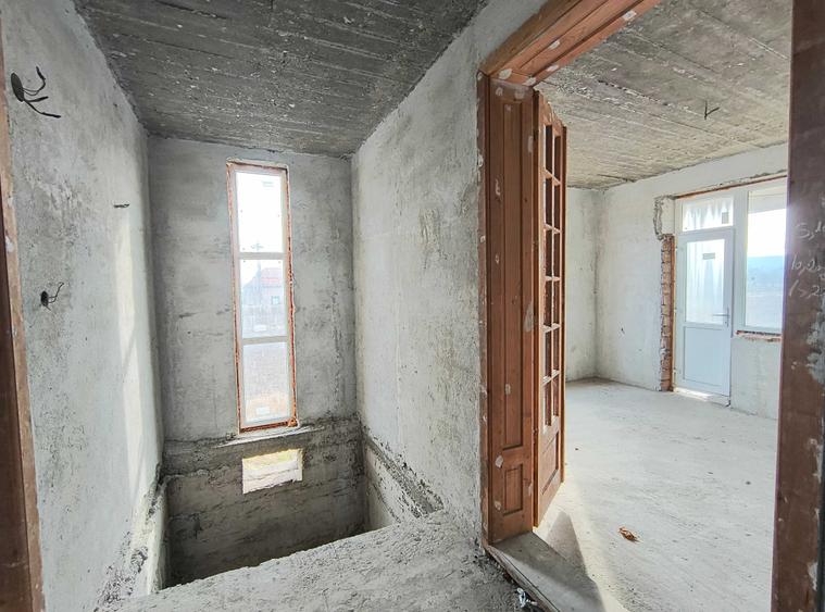 Casă cu 4 camere în Central