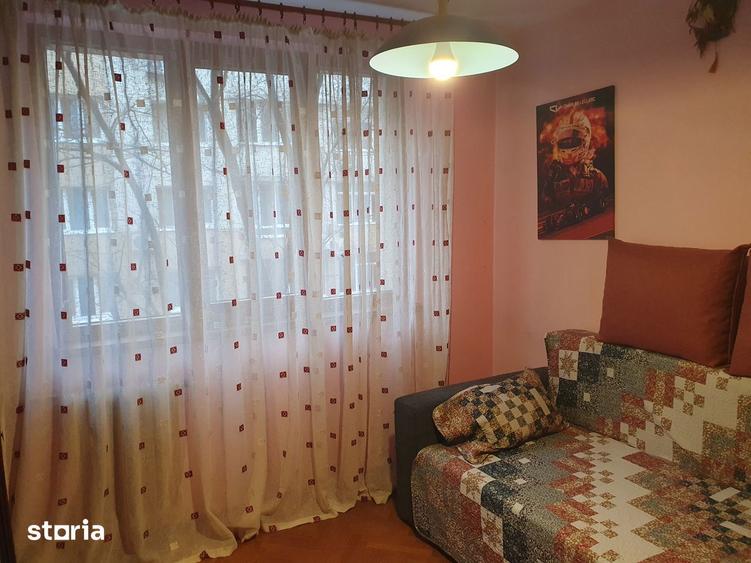 Apartament cu 4 camere decomandat în Drumul Taberei