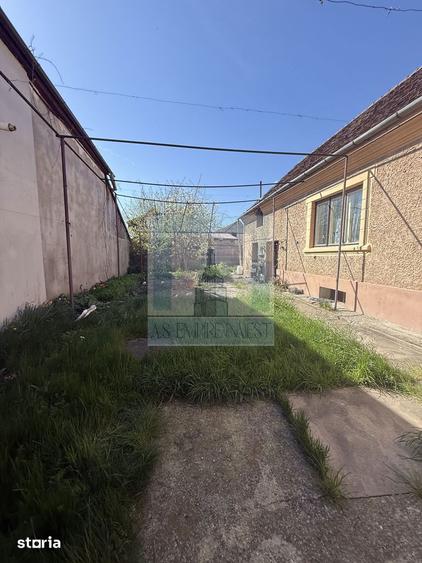 Casă cu 3 camere cu Canalizare în Hălchiu
