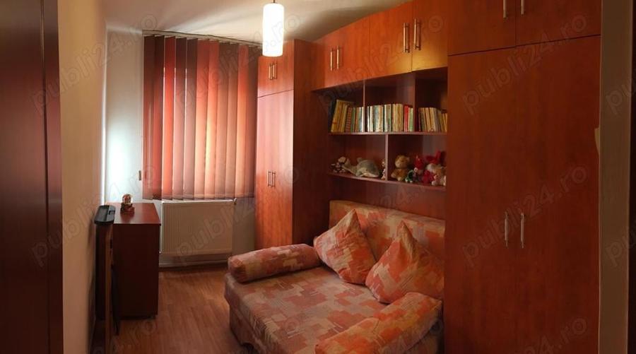 Apartament cu 3 camere semidecomandat în Ghimbav