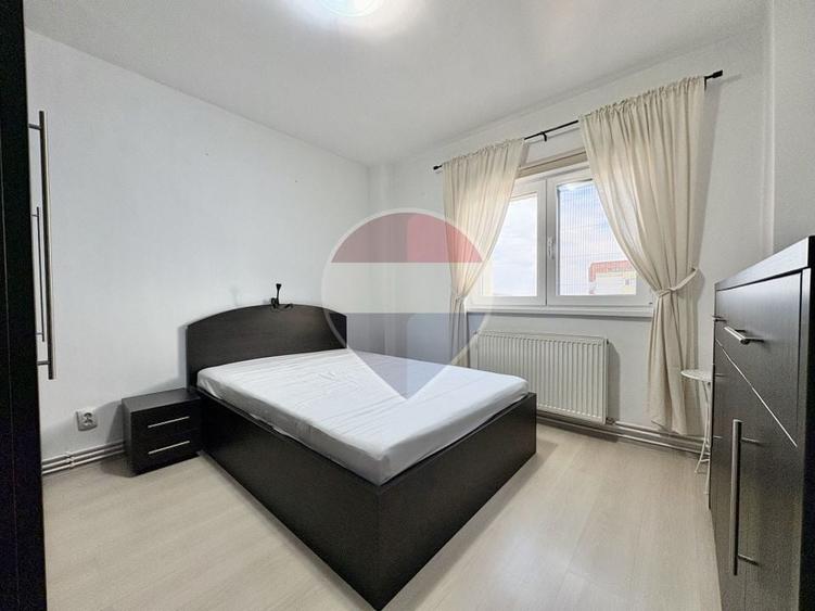 Apartament cu 4 camere semidecomandat, mobilat în Craiter
