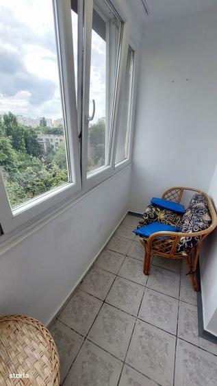 Apartament cu 3 camere decomandat în Titan