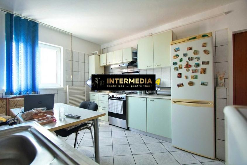 Apartament cu 2 camere semidecomandat, mobilat în Cetate — fotografia 1