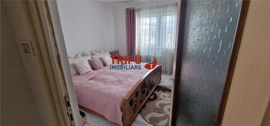 Apartament cu 3 camere decomandat, mobilat în Cetate