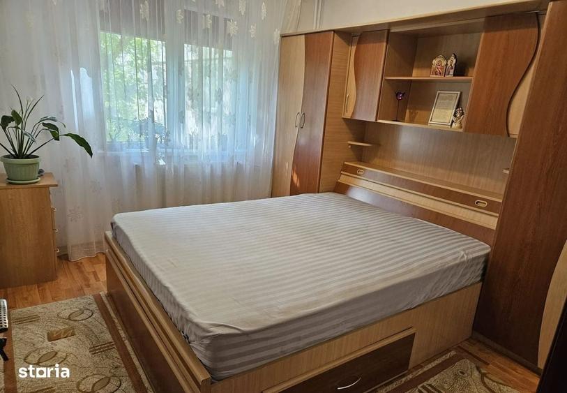 Apartament cu 3 camere semidecomandat în Gorjului