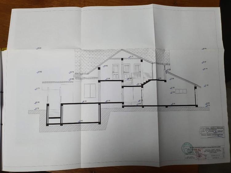 Casă individuală cu 5 camere cu Canalizare în Mărăcineni