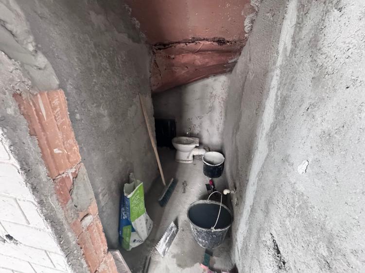 Casă individuală cu 4 camere cu Canalizare în Sud