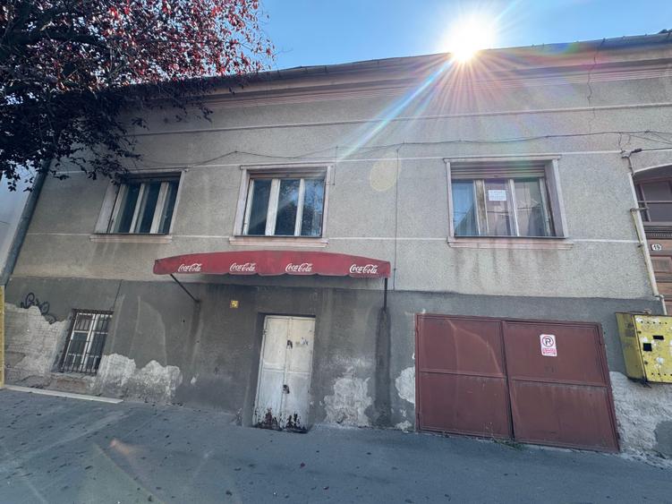 Casă cu 4 camere cu Canalizare în Central