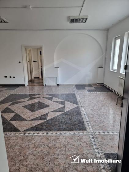 Casă individuală cu 14 camere cu Canalizare în Zorilor