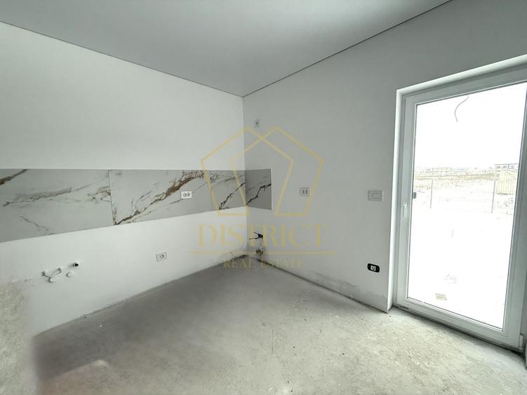 Duplex cu 4 camere cu Canalizare în Săcălaz