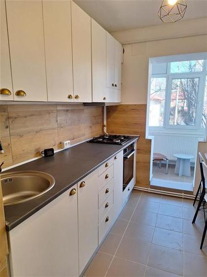 Apartament cu 2 camere decomandat în Podul de Fier