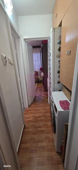 Apartament cu 3 camere decomandat în Piața Centrală