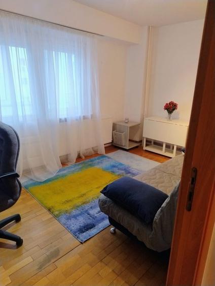 Apartament cu 3 camere decomandat în Tei