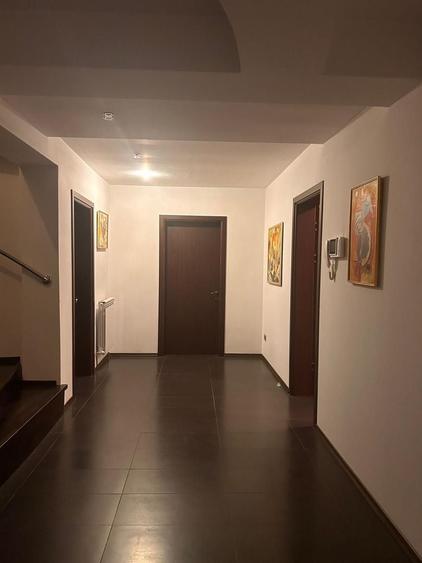 Casă individuală cu 5 camere cu Canalizare în Central