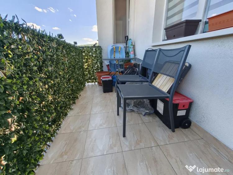 Apartament cu 3 camere decomandat în Florești