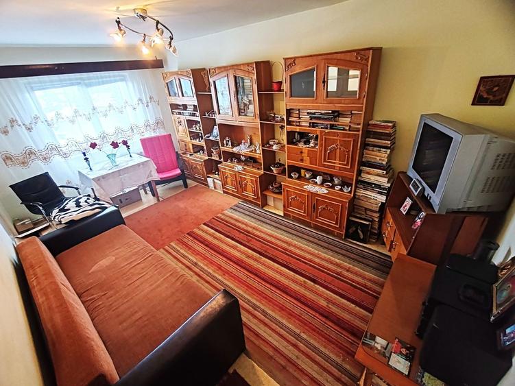 Apartament cu 3 camere decomandat, mobilat în Central
