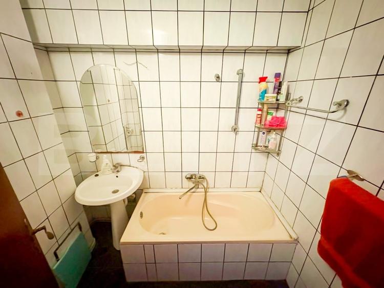 Apartament cu 4 camere, decomandat, zona Decebal - 10