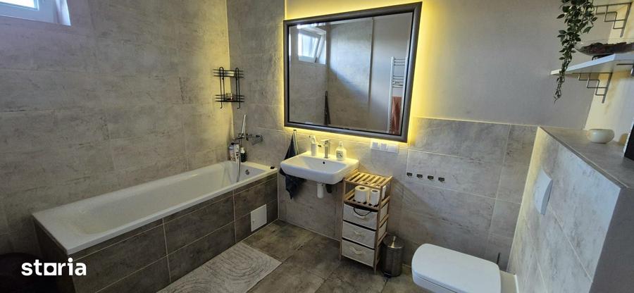 Apartament cu 3 camere decomandat în Libertății