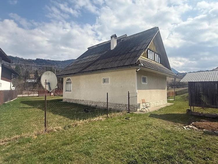 Casă cu Teren 1300 Mp în Ceahlău