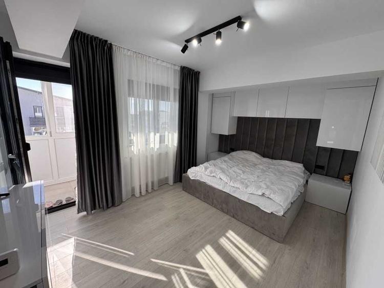 Apartament cu 3 camere decomandat în Cârcea