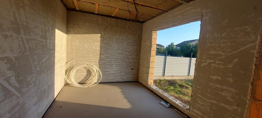 Casă cu 4 camere cu Teren 450 Mp în Periș