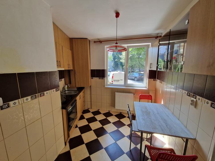 Apartament cu 2 camere semidecomandat, mobilat în Central — fotografia 3