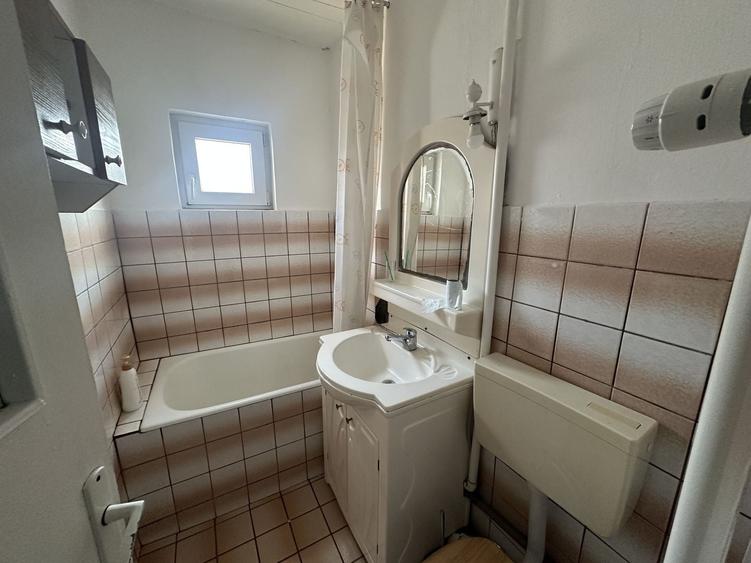 Apartament cu 2 camere semidecomandat, mobilat în Central