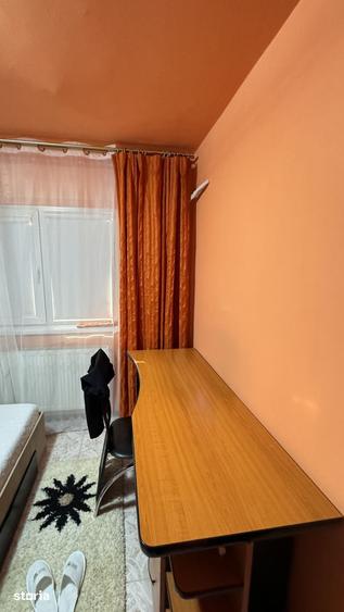 Apartament cu 3 camere semidecomandat în Rahova