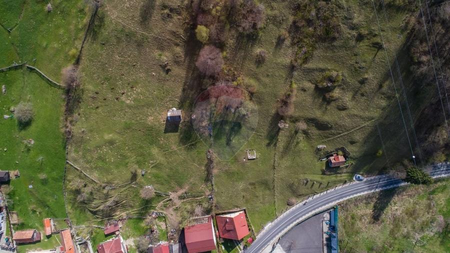 Teren Construcții intravilan de 5735 mp, în Moieciu