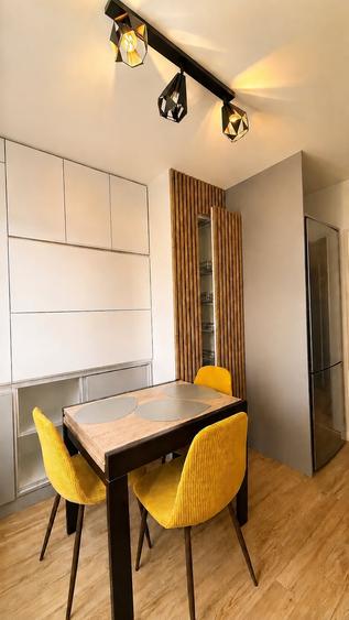 Apartament cu 3 camere semidecomandat, mobilat în Dristor